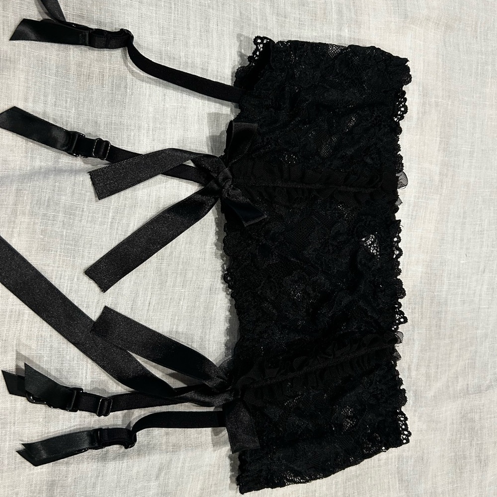 Chic Black Lace Garter Belt